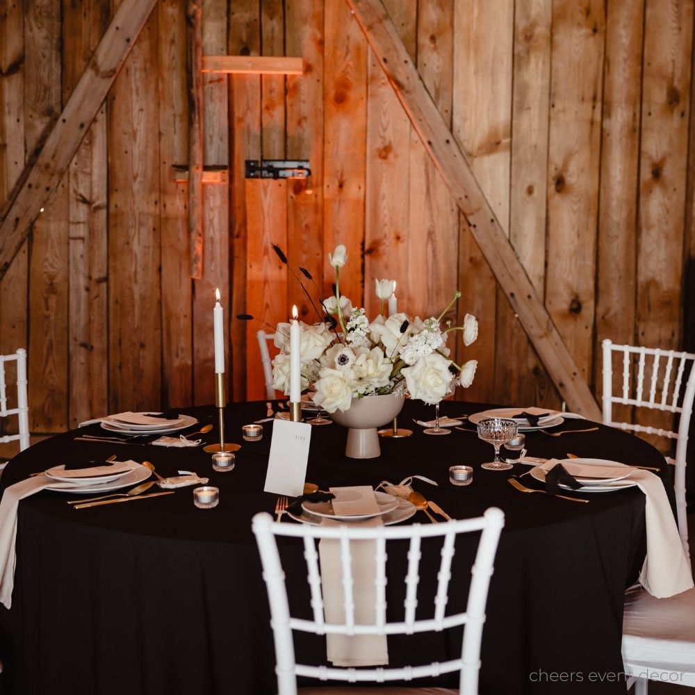 czarny welurowy obrus,